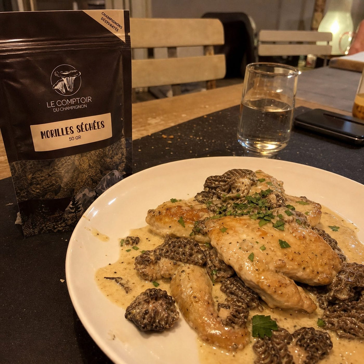 Poulet aux morilles séchées servi avec le sachet Le Comptoir du Champignon